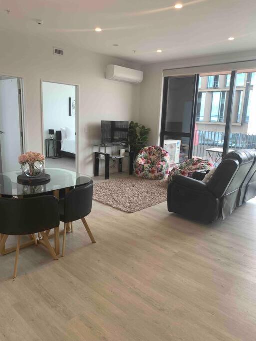 2 Bedrooms Apprtmt Plus Underground Parking In Cbd Christchurch Dış mekan fotoğraf
