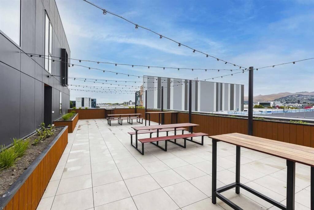 2 Bedrooms Apprtmt Plus Underground Parking In Cbd Christchurch Dış mekan fotoğraf