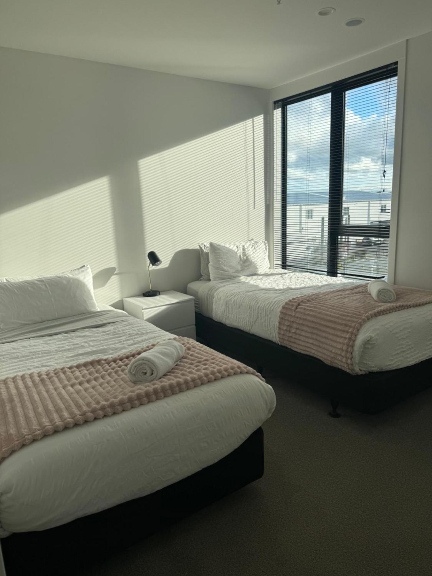 2 Bedrooms Apprtmt Plus Underground Parking In Cbd Christchurch Dış mekan fotoğraf